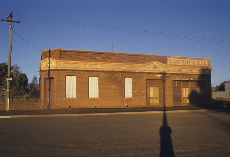 Exchange Hotel, Leonora. State Library of Western Australia