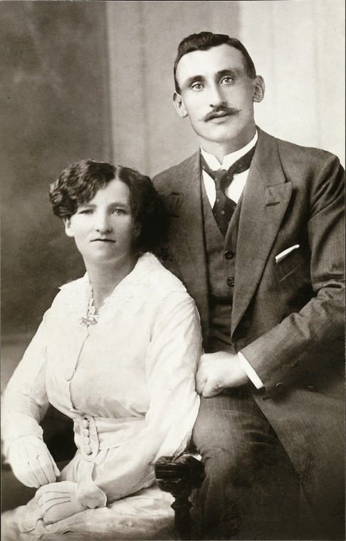 Bestry family photographs. - JPG 94.3 KB