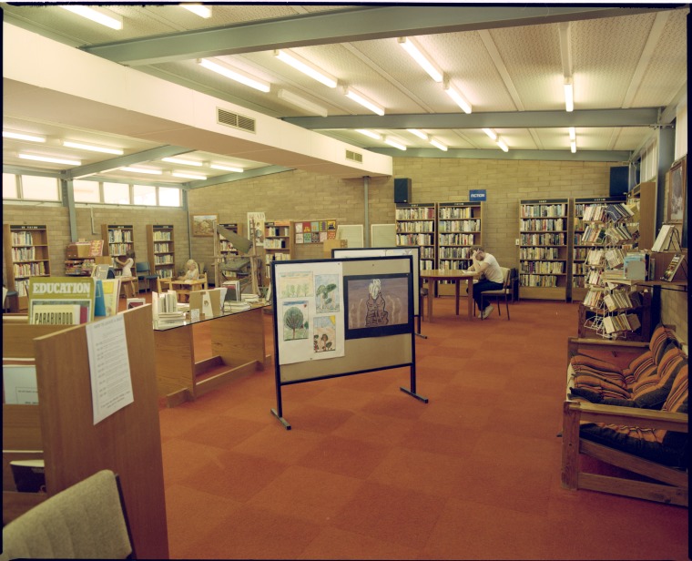 Parabanks Library Paraburdoo Public Library, 5 November 1984. - JPG 129.7 KB