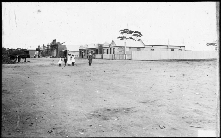 Morgan Street, Ravensthorpe. - State Library of Western Australia