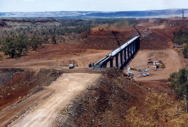 Calf Robe Bridge Construction of the Robe River Railway Bridge. - JPG 0.1 KB