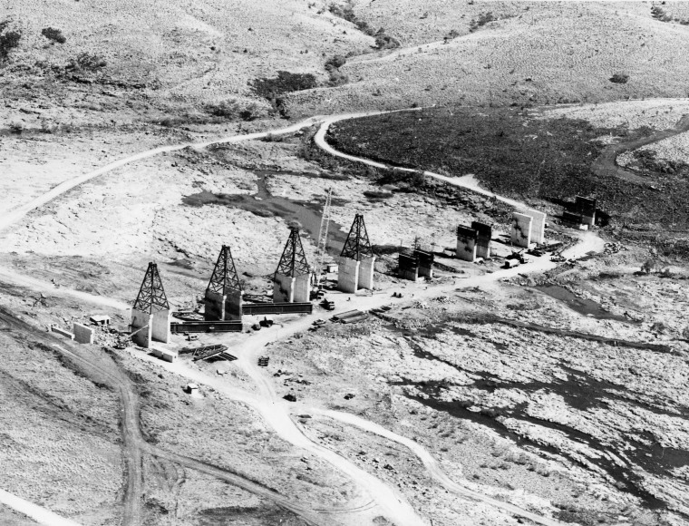 Erection of the Fortescue River Railway Bridge, bridge no.9 on the Robe ...