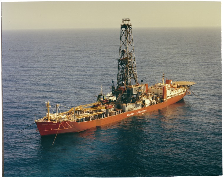 Energy Searcher Rig The drill ship Energy Searcher. - JPG 140.9 KB