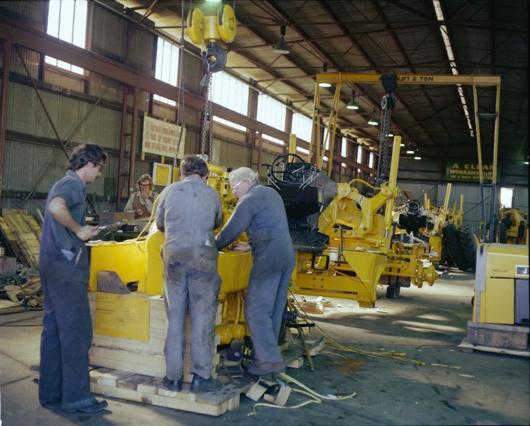Building tractors at the Chamberlain John Deere factory, Welshpool, 24
