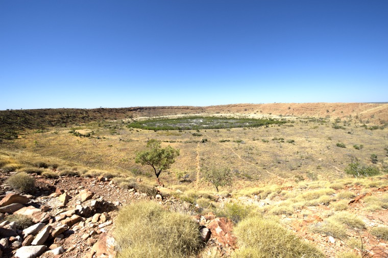 A visit to Wolfe Creek Crater, August 2018. - JPG 141.0 KB