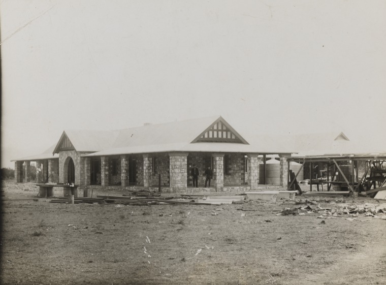 BA2217/1 Mount Narryer Station homestead under construction, Murchison