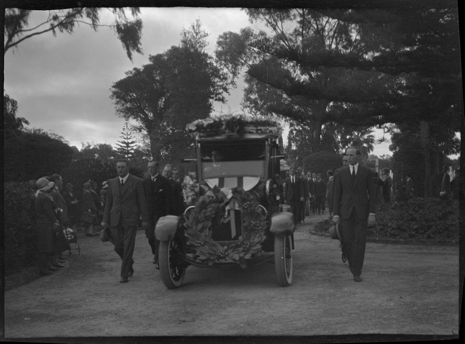 Funeral of C.H. Nesbit, W.R. Bell and Haidee Rae, victims of a crash of ...