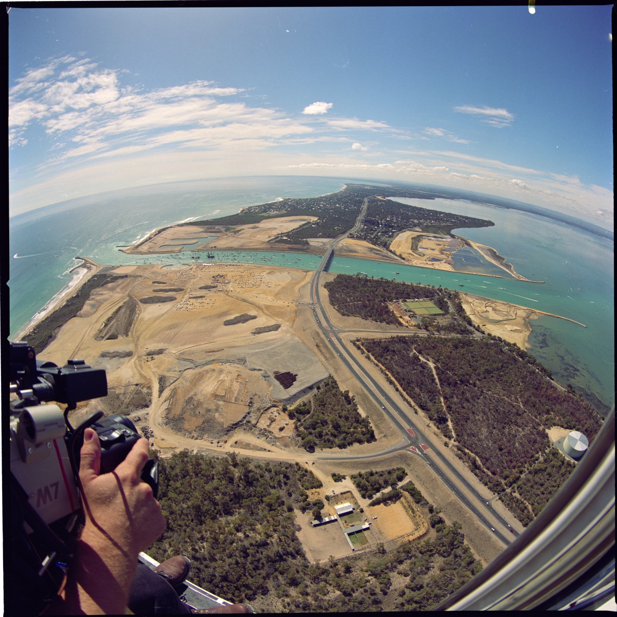 Aerial photographs of the Dawesville Channel, 24 April 1994. - State ...