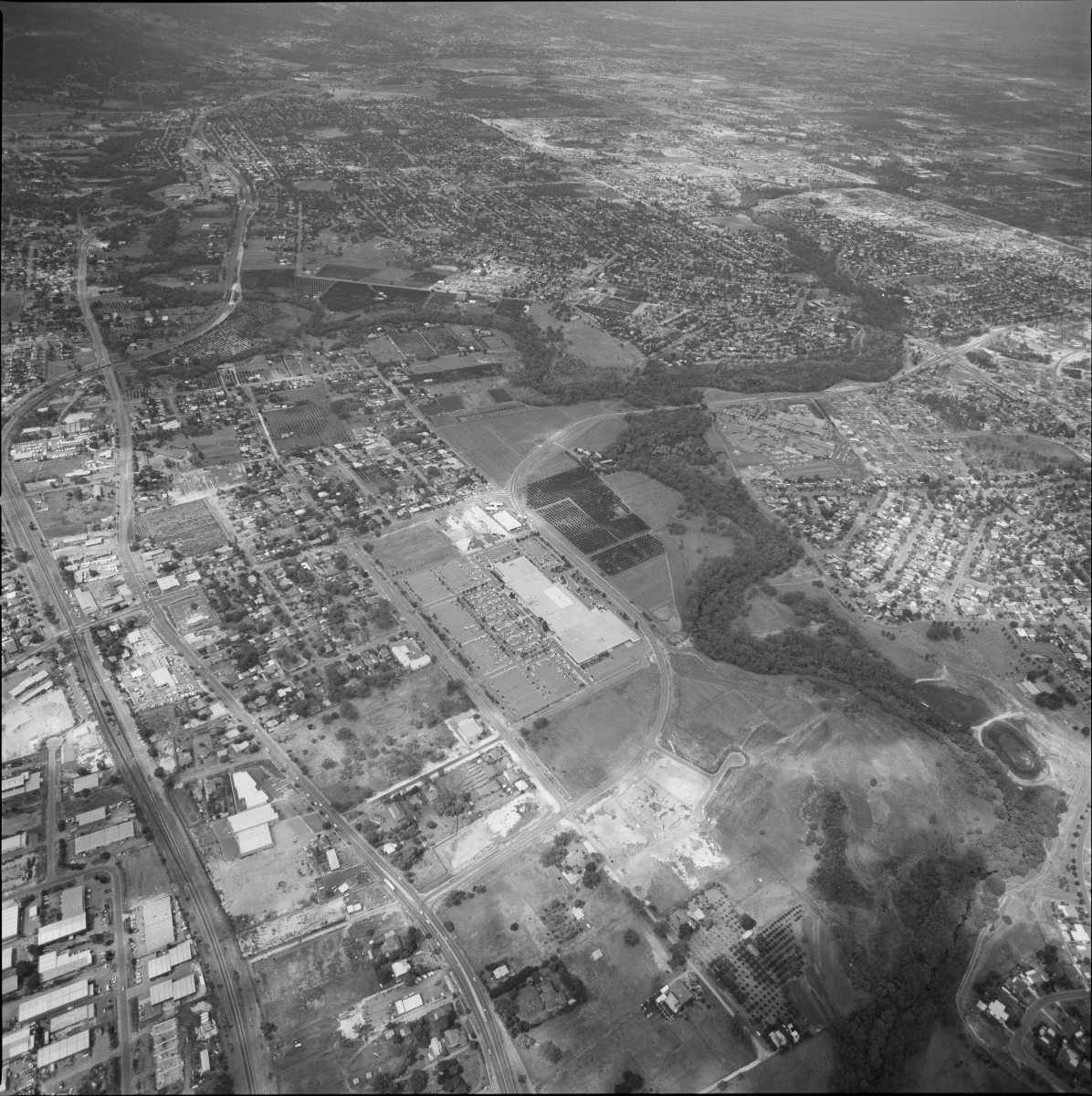 Aerial photograph of Maddington Plaza Shopping Centre, 10 March 1986