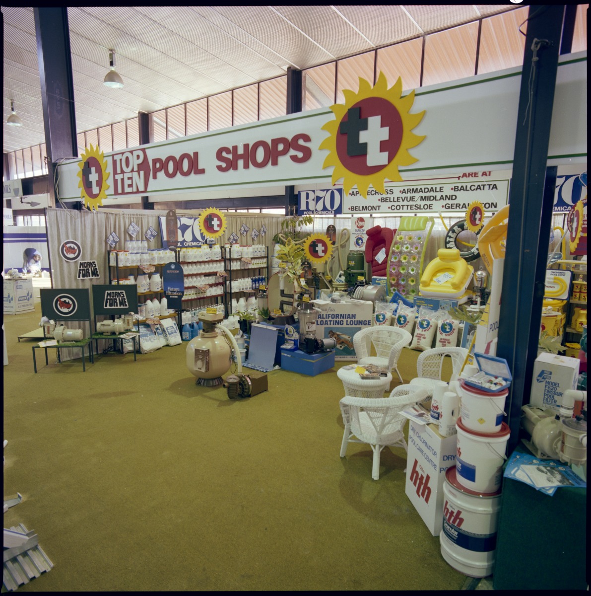 Interiors of two Top Ten Pool Shops, Perth, 6 August 1982. - JPG 389.5 KB
