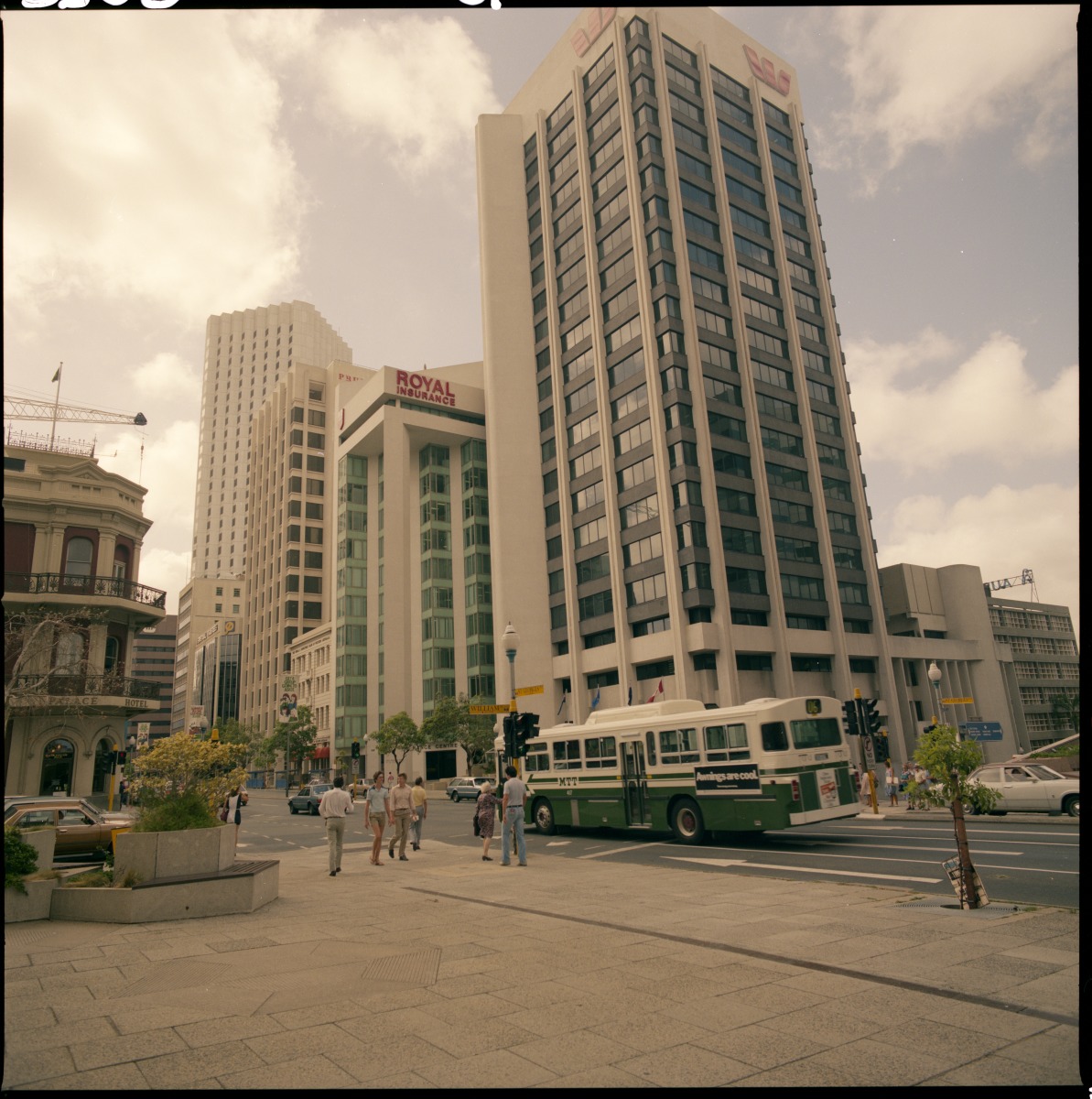 St Georges Terrace, Perth, 20 December 1983. - JPG 333.6 KB